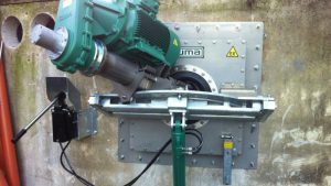 máy khuấy trục dài hầm biogas